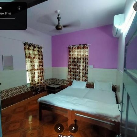 City Guest House Бхудж Экстерьер фото